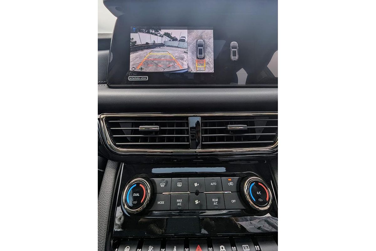 2024 Mahindra XUV700 AX7L Black Edition