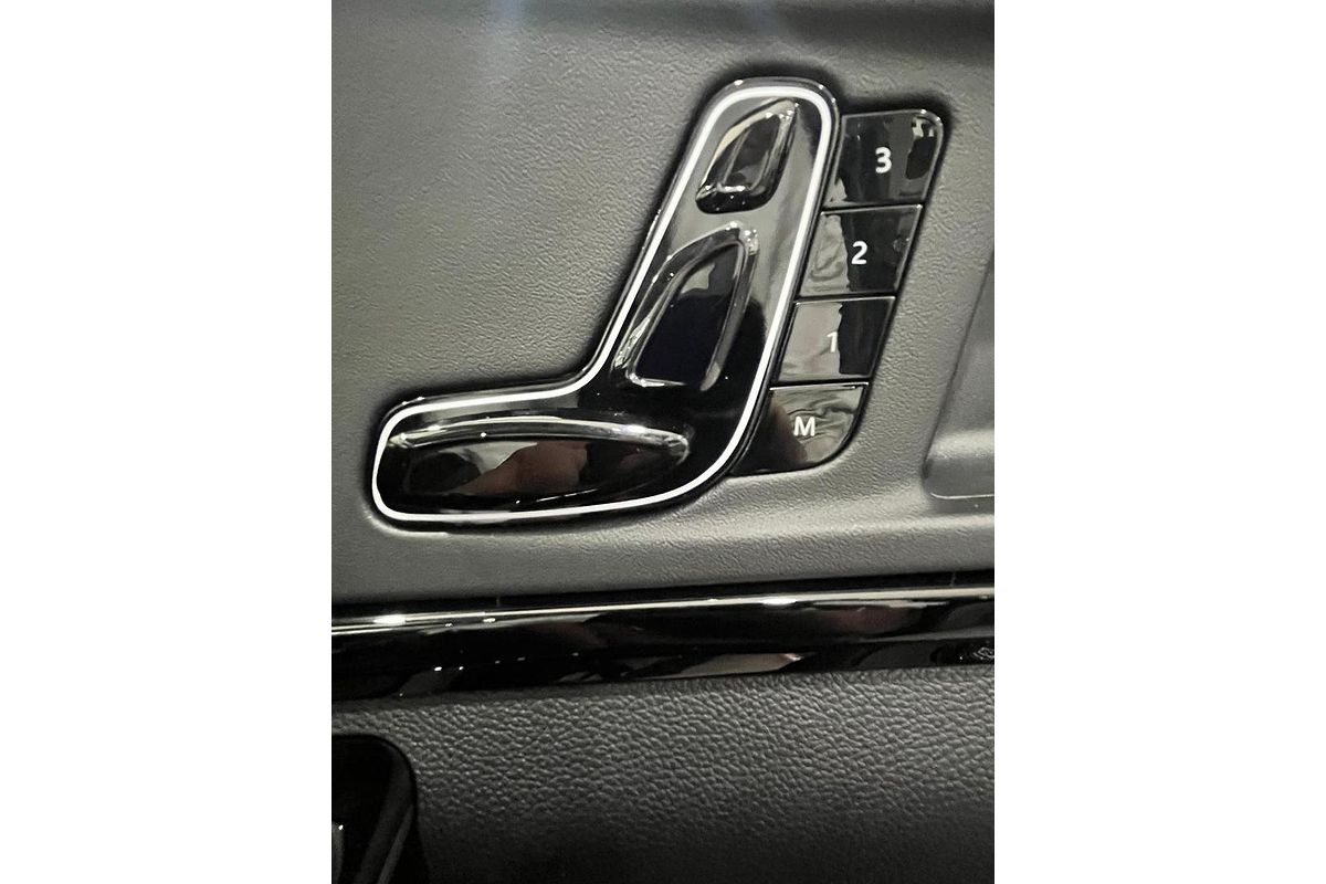 2024 Mahindra XUV700 AX7L Black Edition