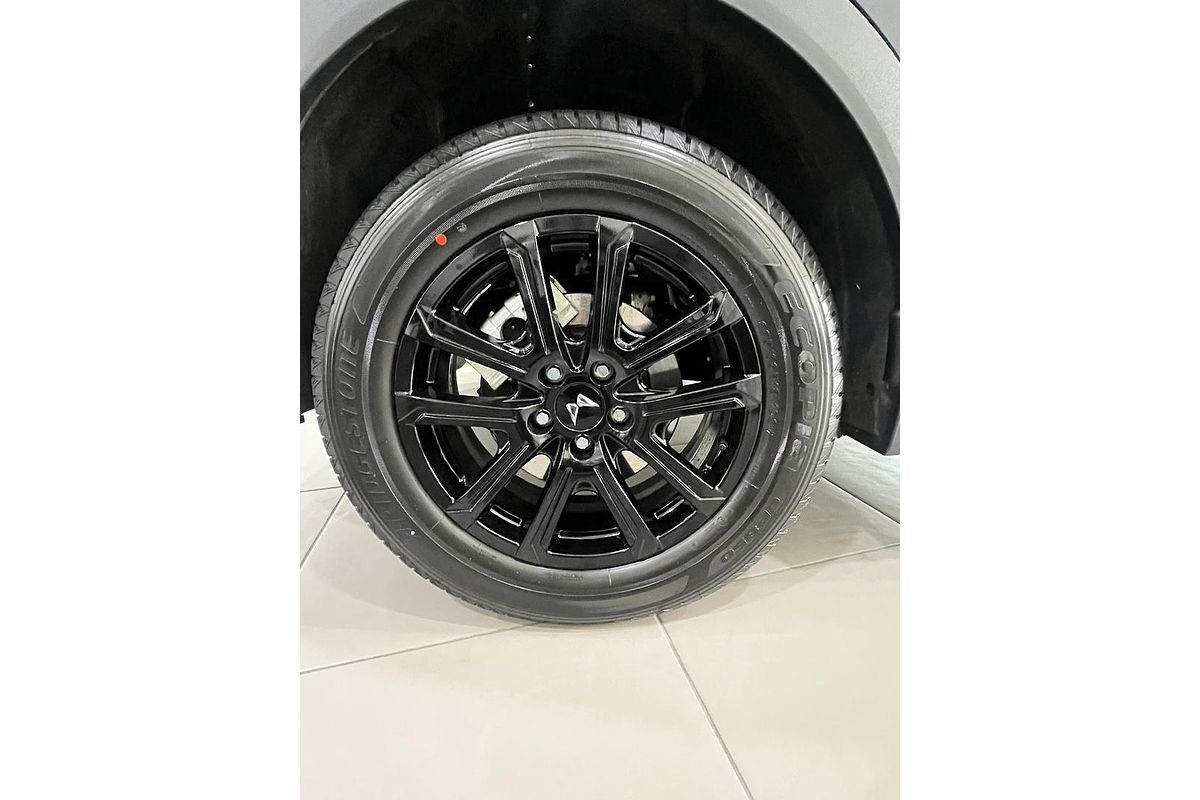 2024 Mahindra XUV700 AX7L Black Edition