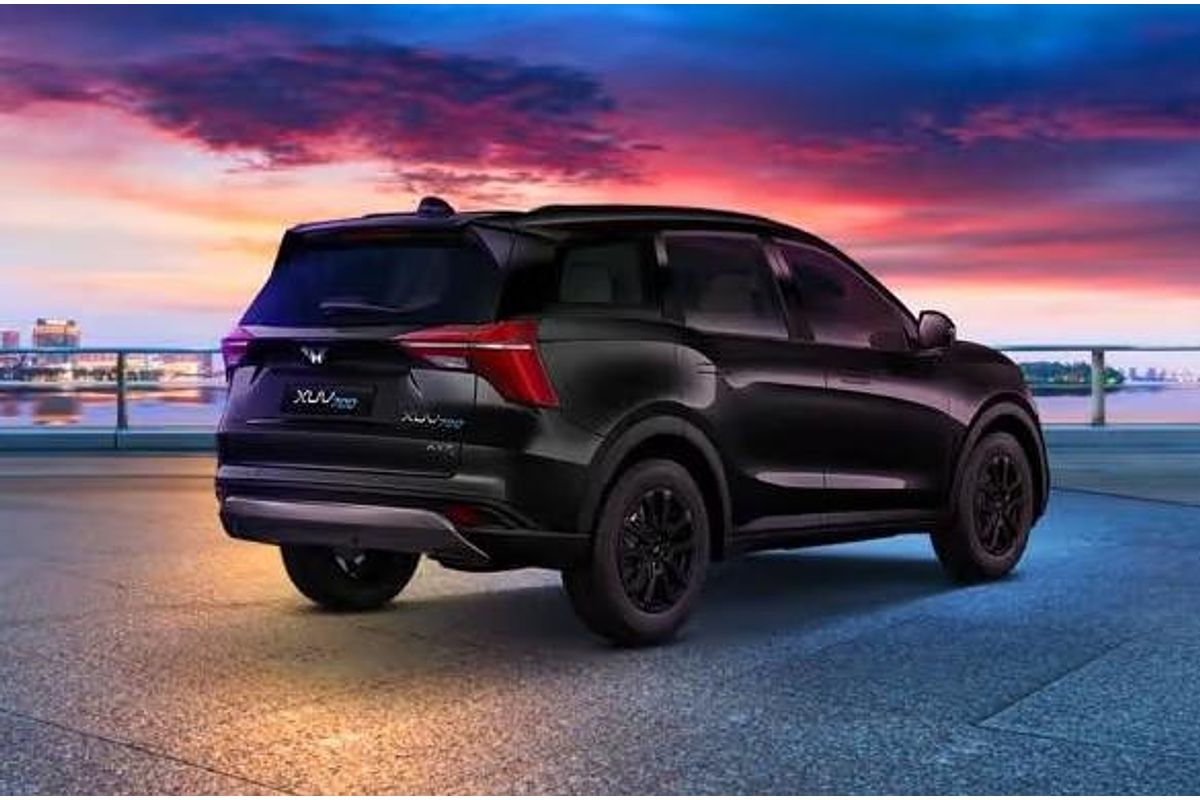 2024 Mahindra XUV700 AX7L Black Edition