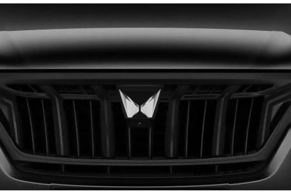 2024 Mahindra XUV700 AX7L Black Edition