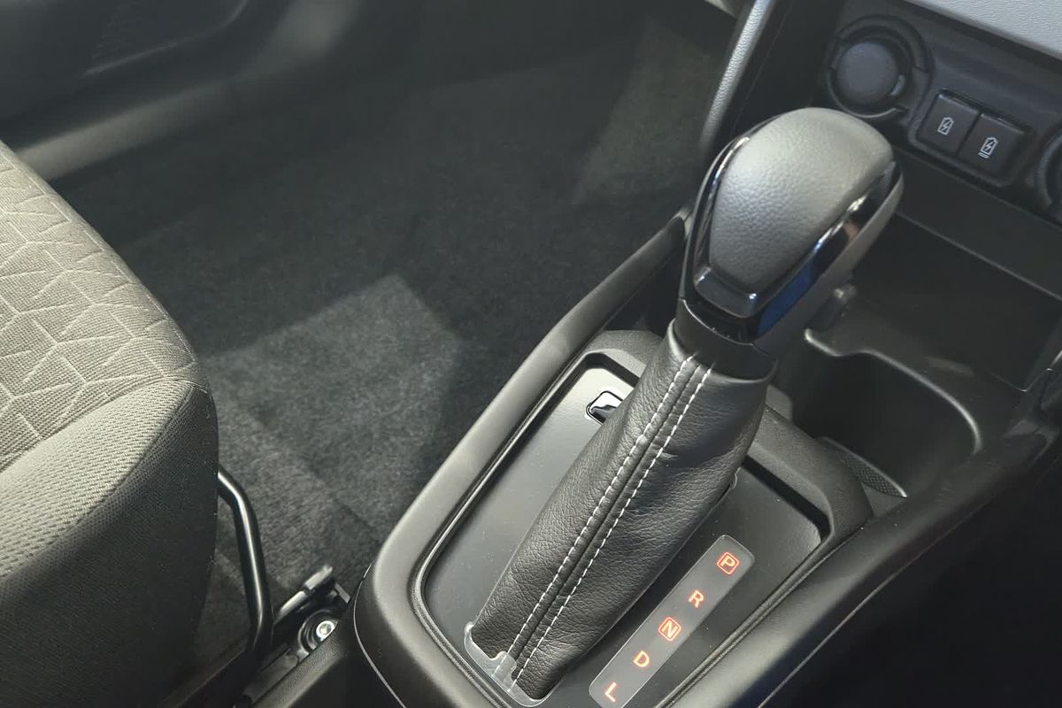 2024 Suzuki Swift Hybrid UZ