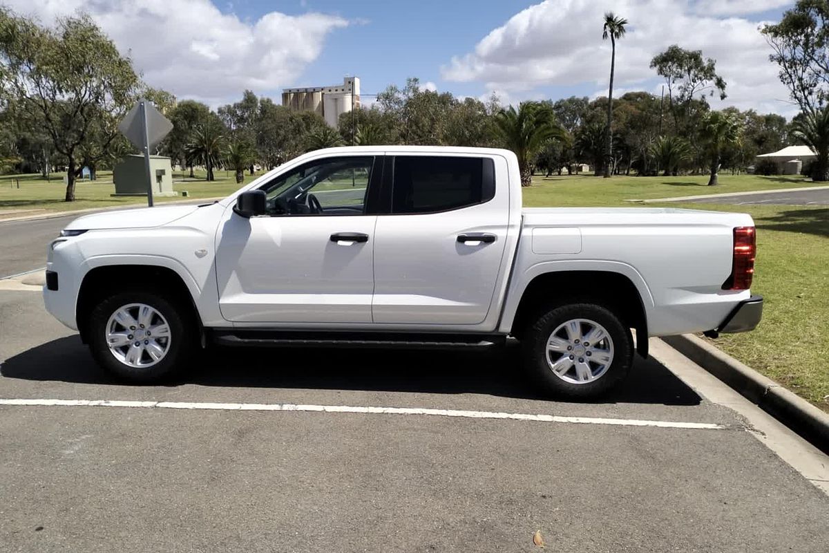 2024 Mitsubishi Triton GLX+ MV 4X4