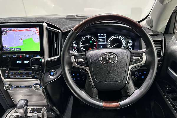 2017 Toyota Landcruiser Sahara VDJ200R