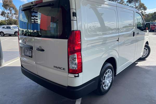 2024 Toyota Hiace GDH300R