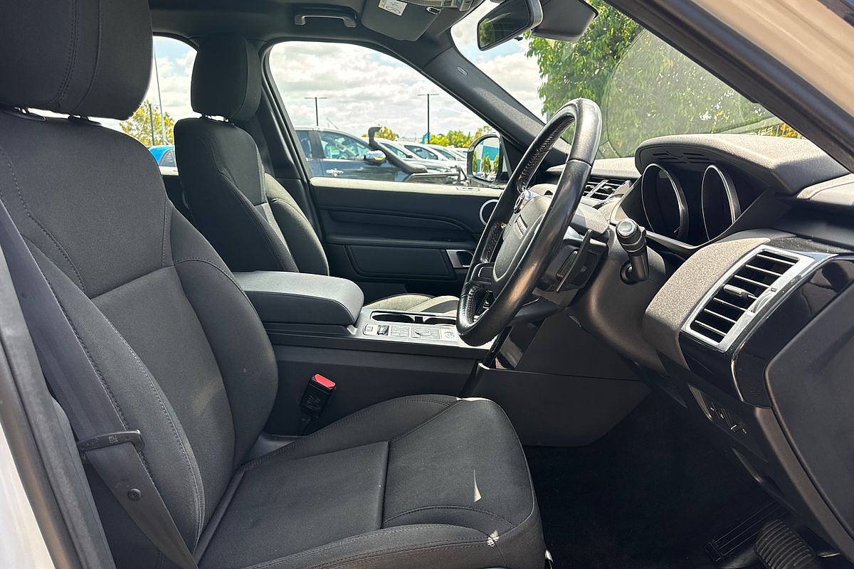 2017 Land Rover Discovery TD4 S Series 5