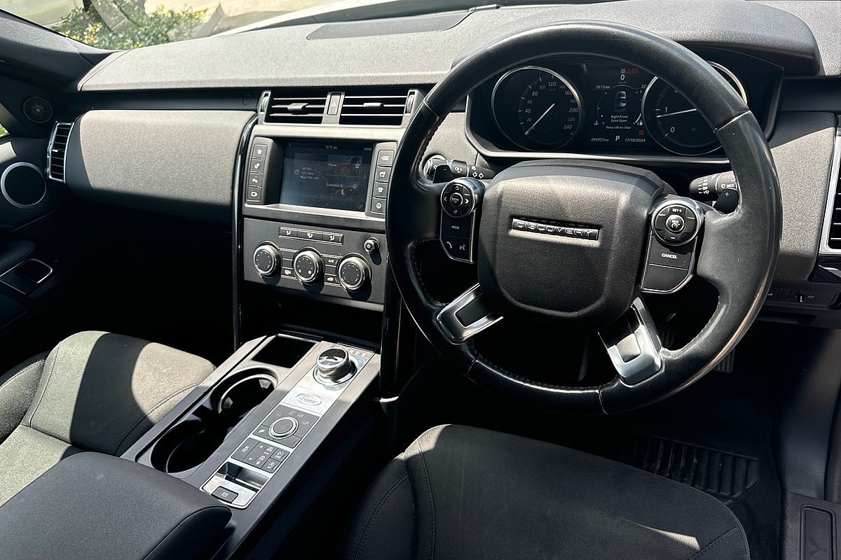 2017 Land Rover Discovery TD4 S Series 5