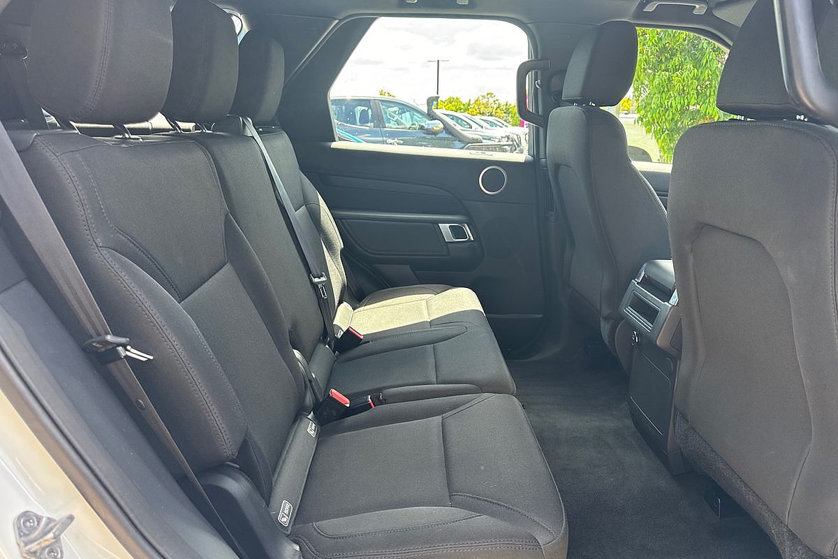 2017 Land Rover Discovery TD4 S Series 5