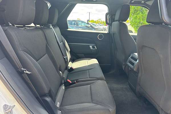 2017 Land Rover Discovery TD4 S Series 5