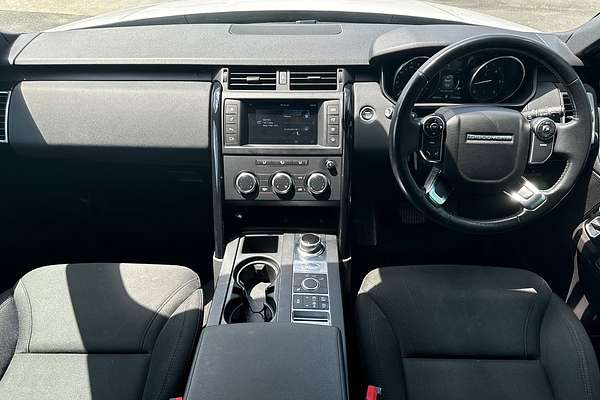2017 Land Rover Discovery TD4 S Series 5