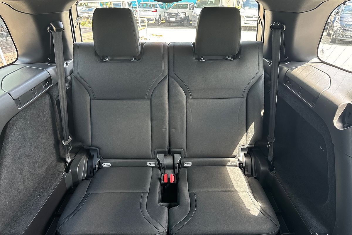 2017 Land Rover Discovery TD4 S Series 5