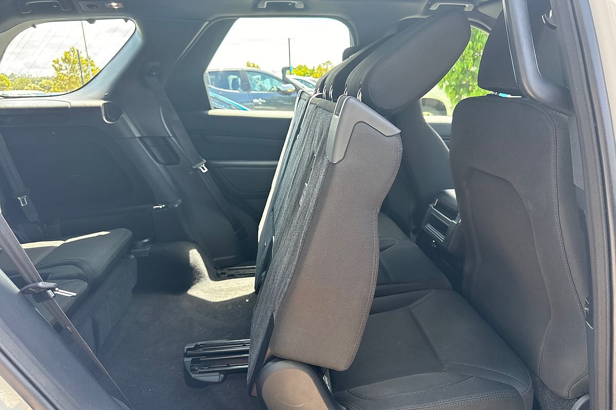 2017 Land Rover Discovery TD4 S Series 5