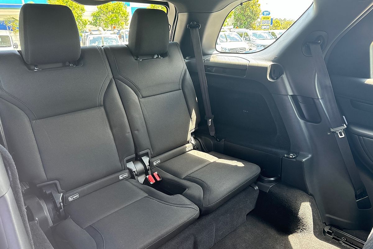 2017 Land Rover Discovery TD4 S Series 5