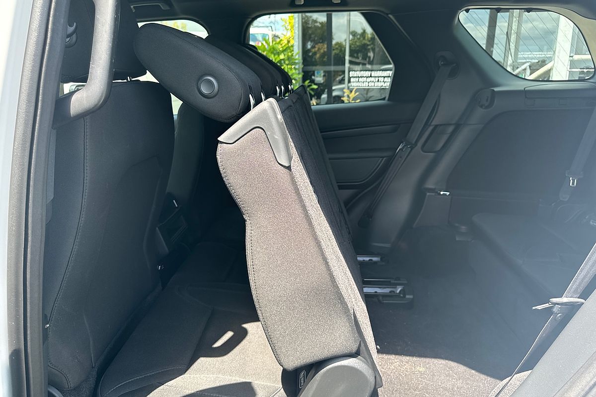 2017 Land Rover Discovery TD4 S Series 5