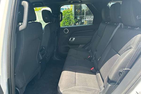 2017 Land Rover Discovery TD4 S Series 5