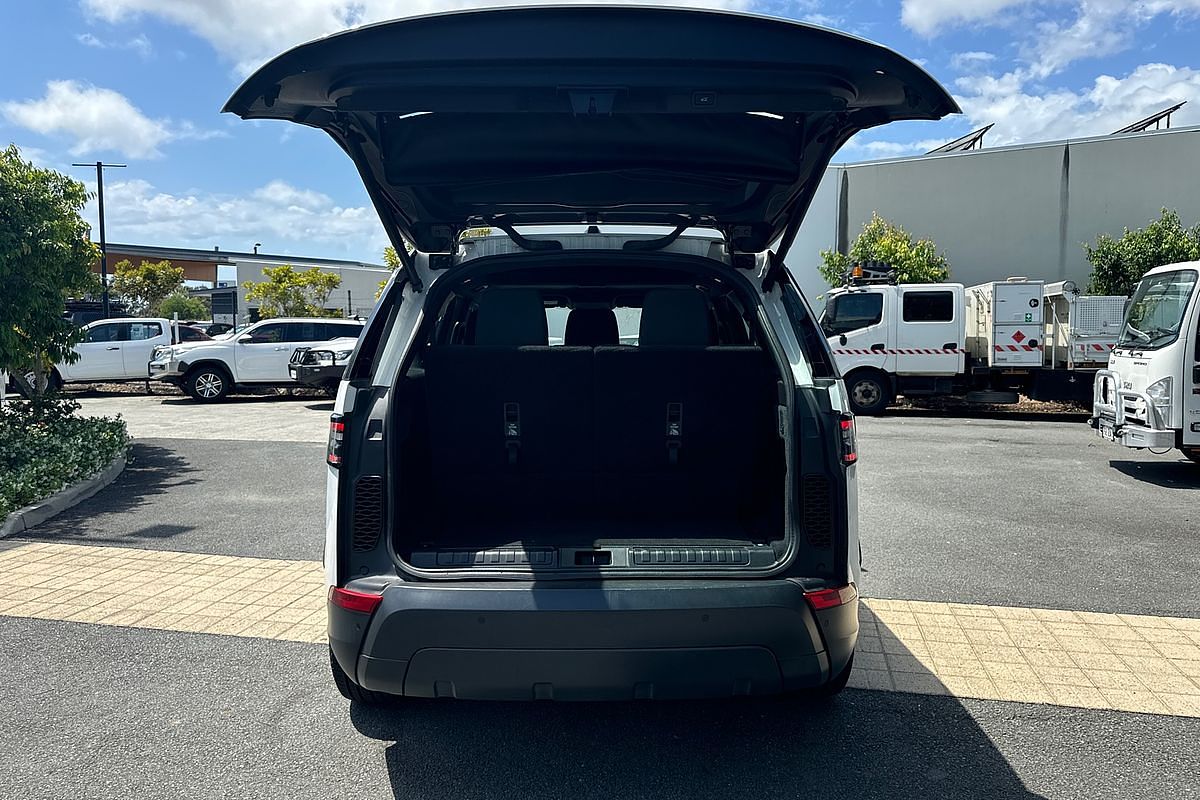 2017 Land Rover Discovery TD4 S Series 5