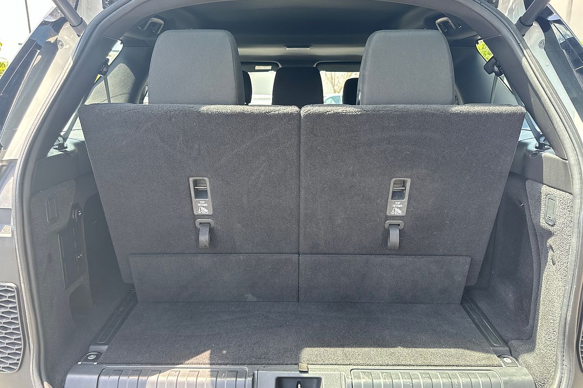 2017 Land Rover Discovery TD4 S Series 5