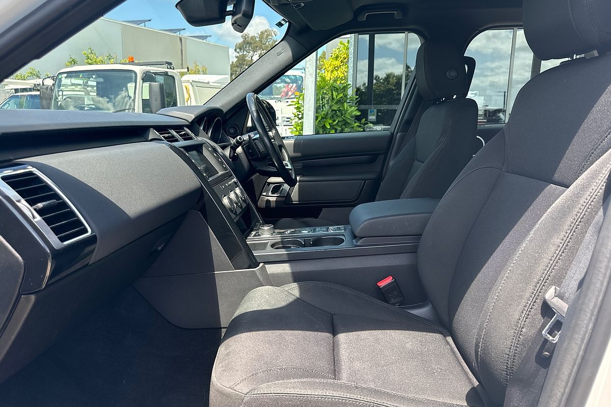 2017 Land Rover Discovery TD4 S Series 5