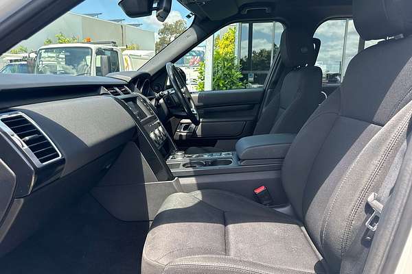 2017 Land Rover Discovery TD4 S Series 5