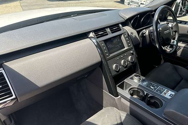 2017 Land Rover Discovery TD4 S Series 5