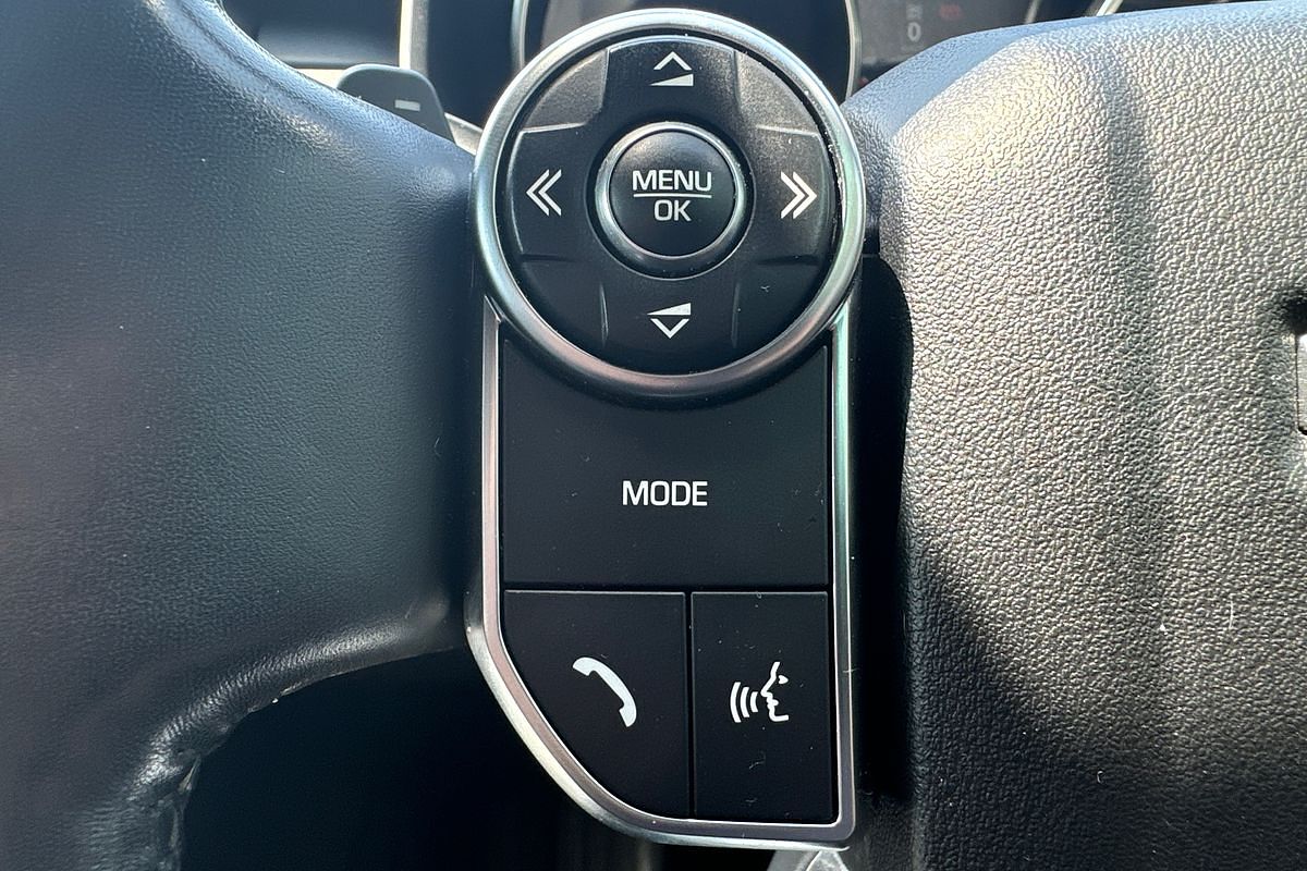 2017 Land Rover Discovery TD4 S Series 5