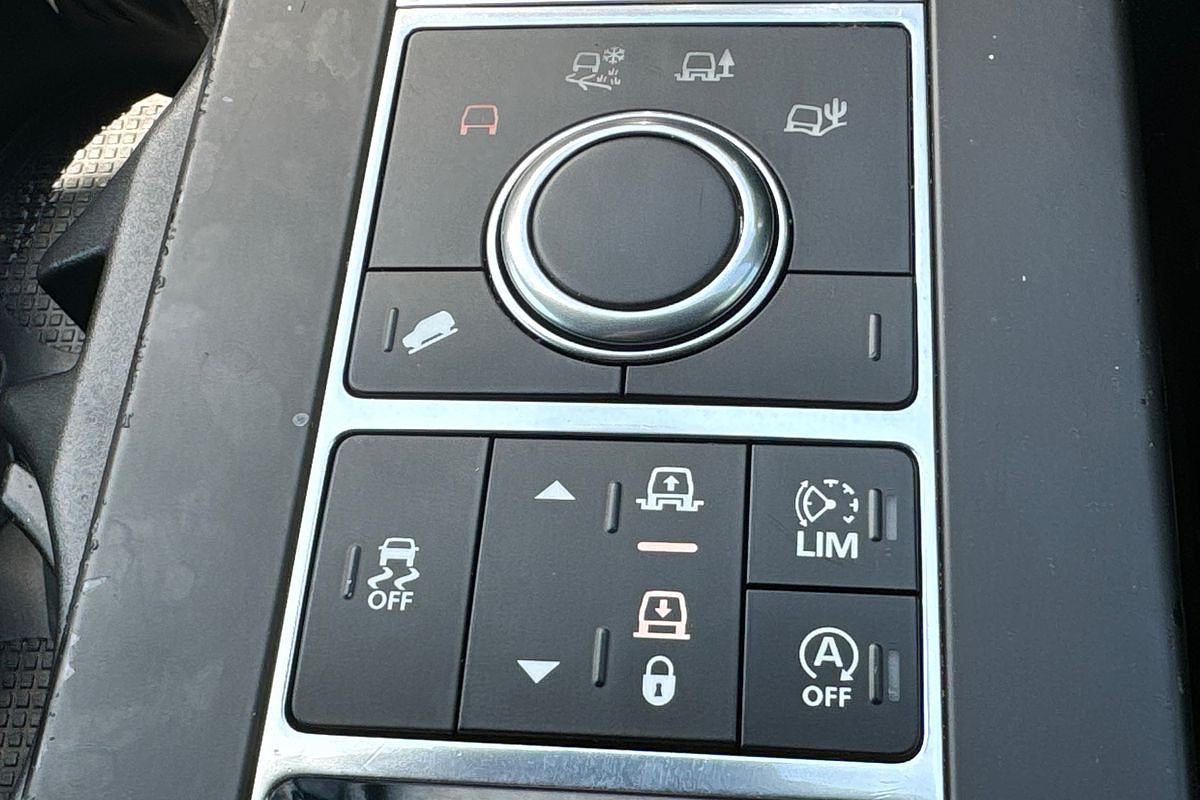 2017 Land Rover Discovery TD4 S Series 5