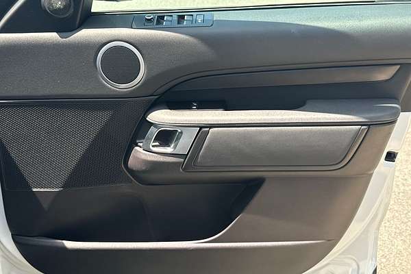 2017 Land Rover Discovery TD4 S Series 5
