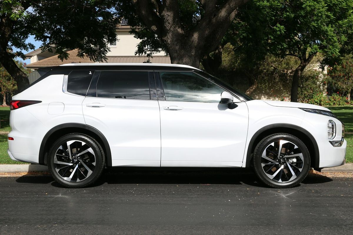 2023 Mitsubishi Outlander Exceed Tourer ZM