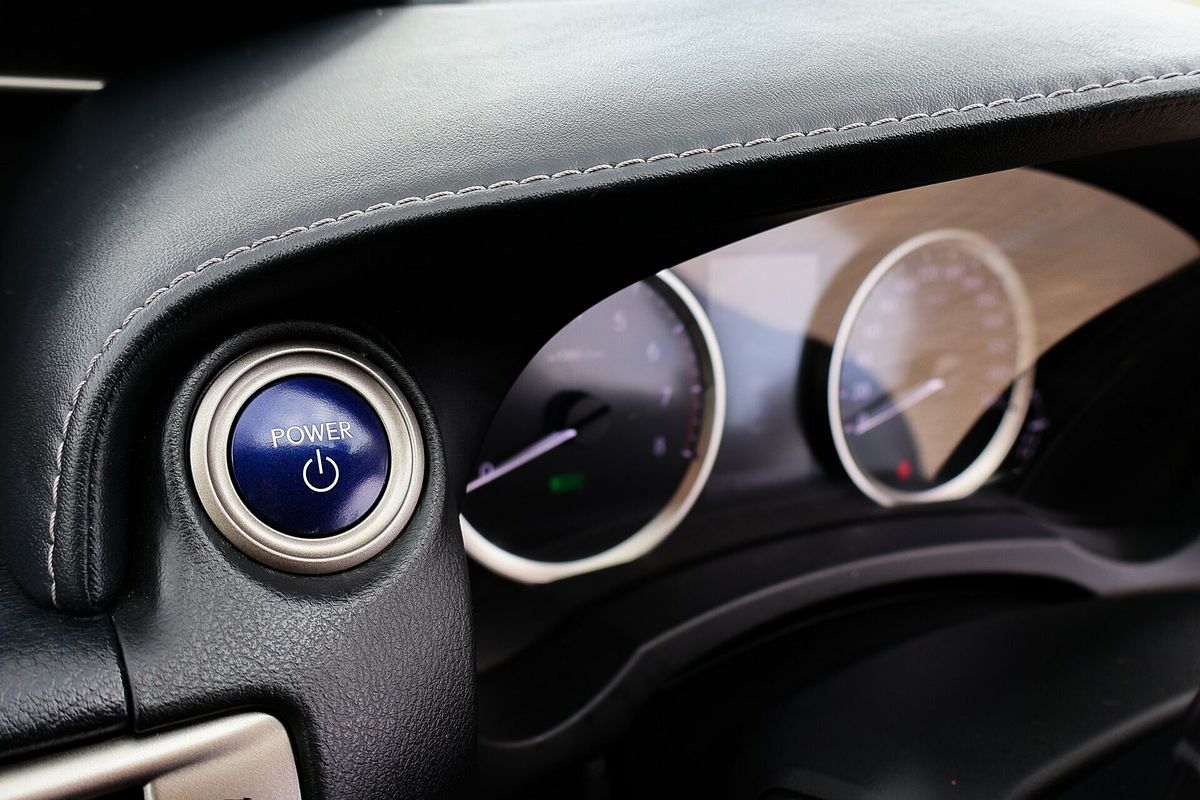 2015 Lexus IS IS300h Luxury AVE30R