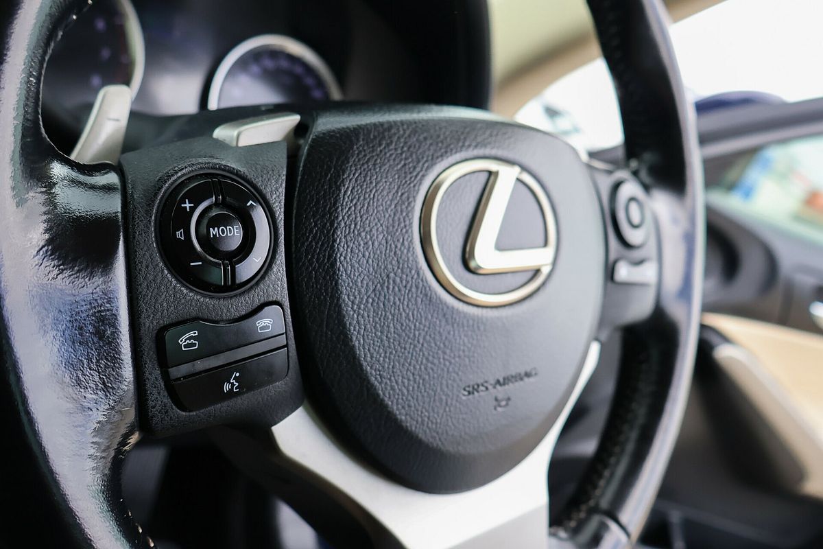 2015 Lexus IS IS300h Luxury AVE30R