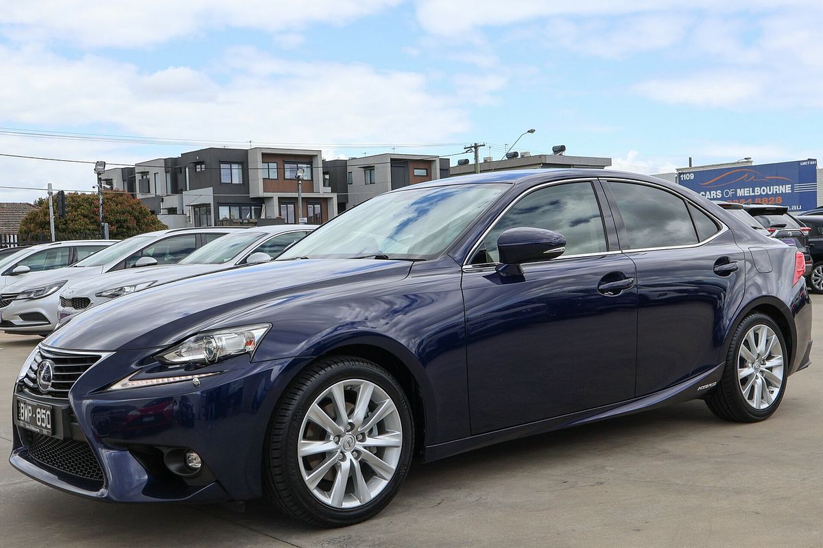 2015 Lexus IS IS300h Luxury AVE30R