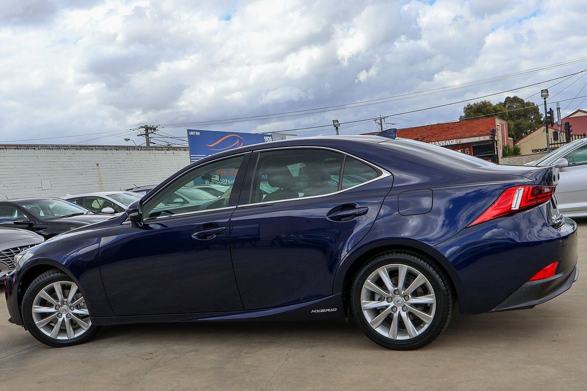2015 Lexus IS IS300h Luxury AVE30R