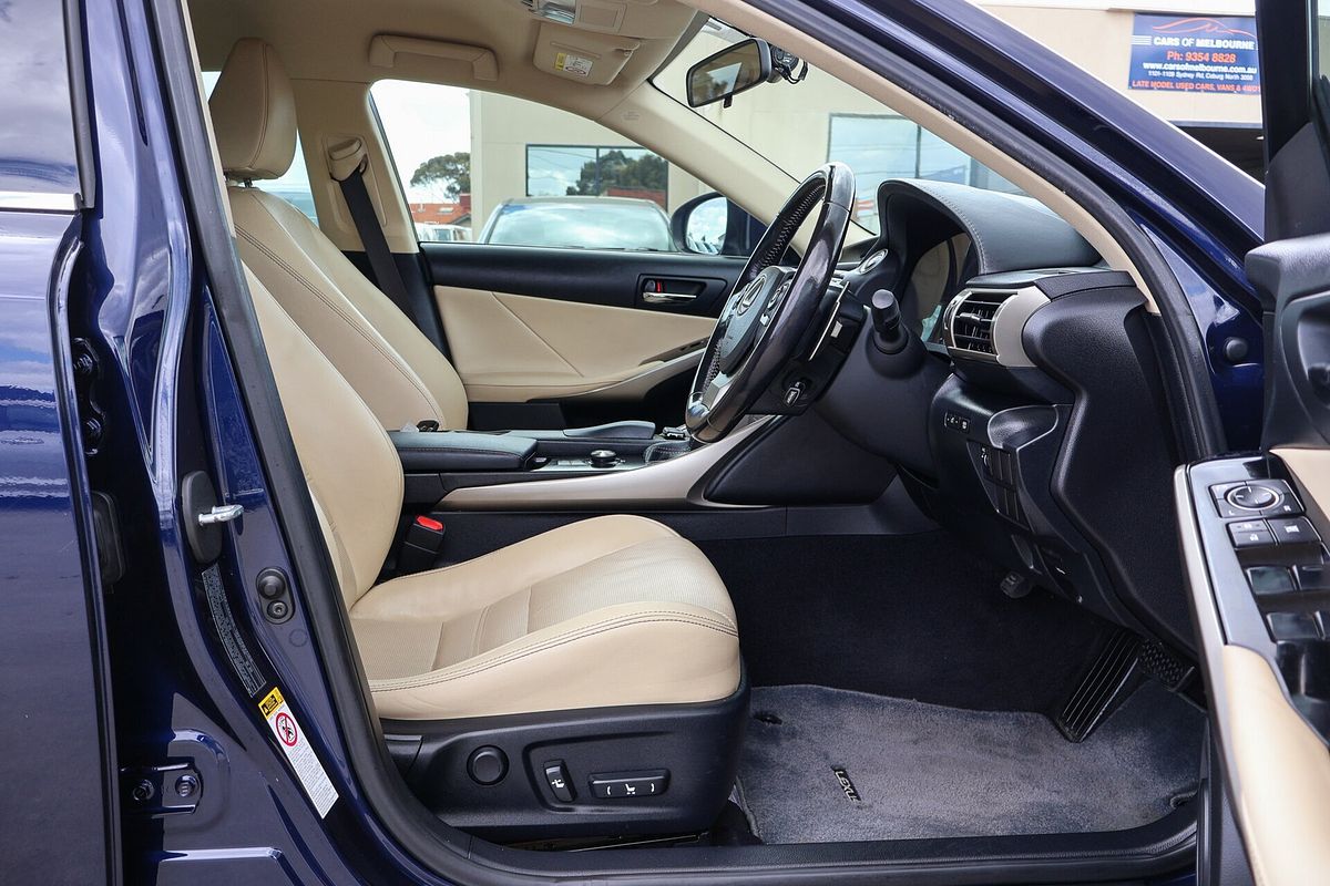 2015 Lexus IS IS300h Luxury AVE30R