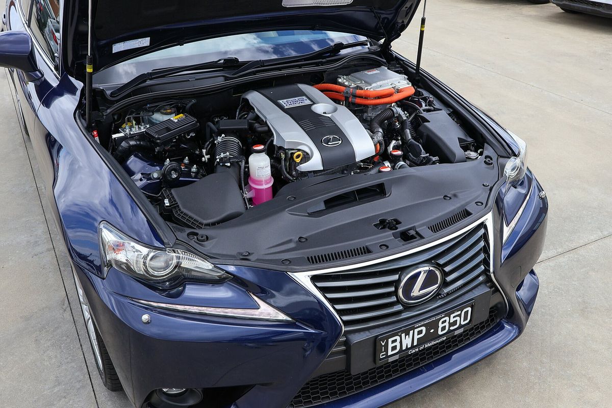 2015 Lexus IS IS300h Luxury AVE30R