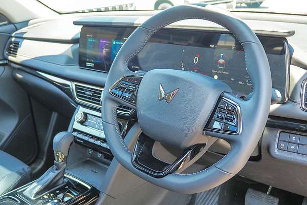 2024 Mahindra XUV700 AX7L Black Edition
