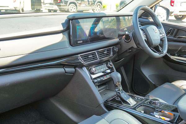 2024 Mahindra XUV700 AX7L Black Edition