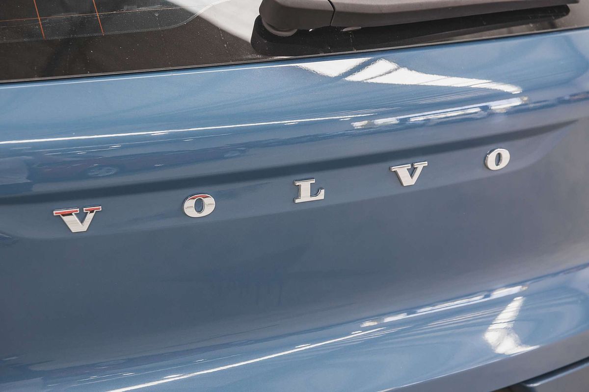 2023 Volvo XC40 Ultimate B4 Bright