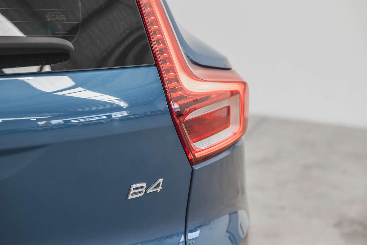 2023 Volvo XC40 Ultimate B4 Bright