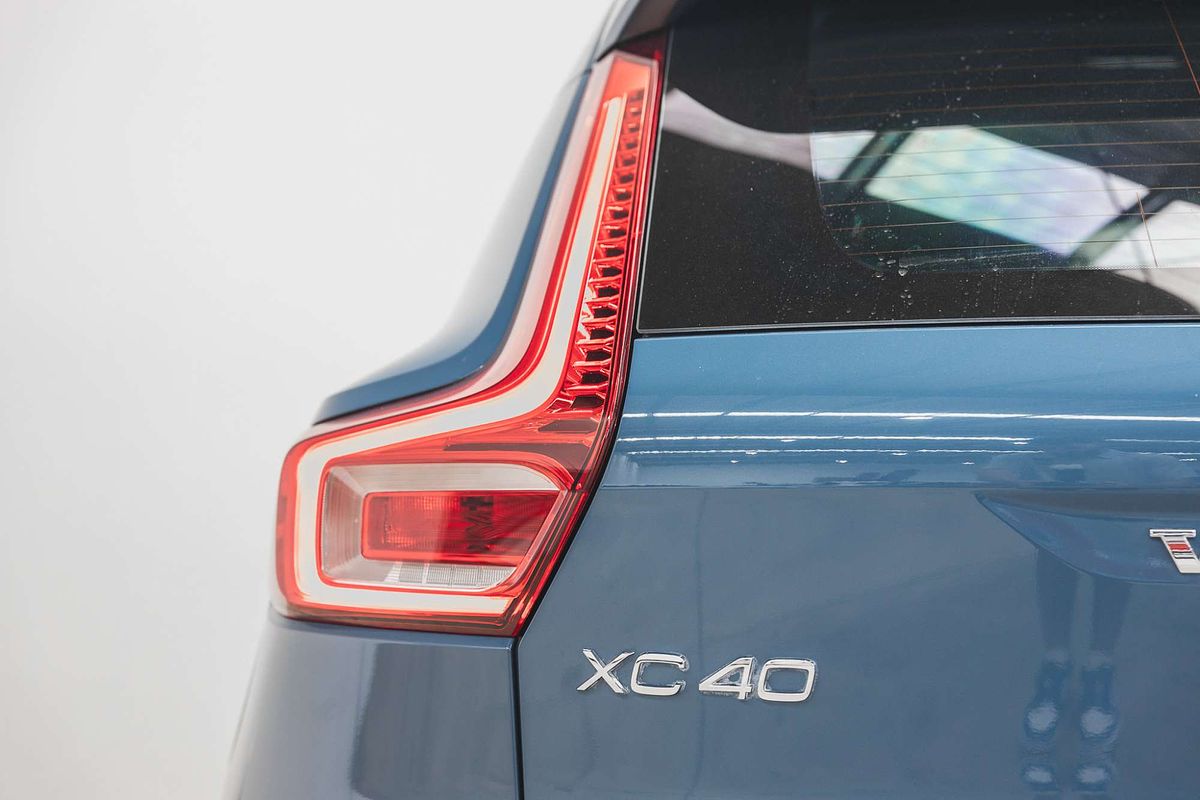 2023 Volvo XC40 Ultimate B4 Bright