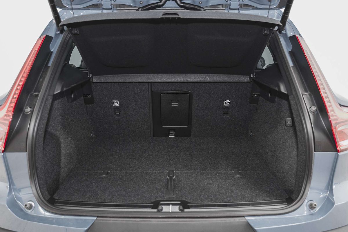 2023 Volvo XC40 Ultimate B4 Bright