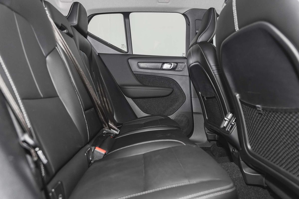 2023 Volvo XC40 Ultimate B4 Bright
