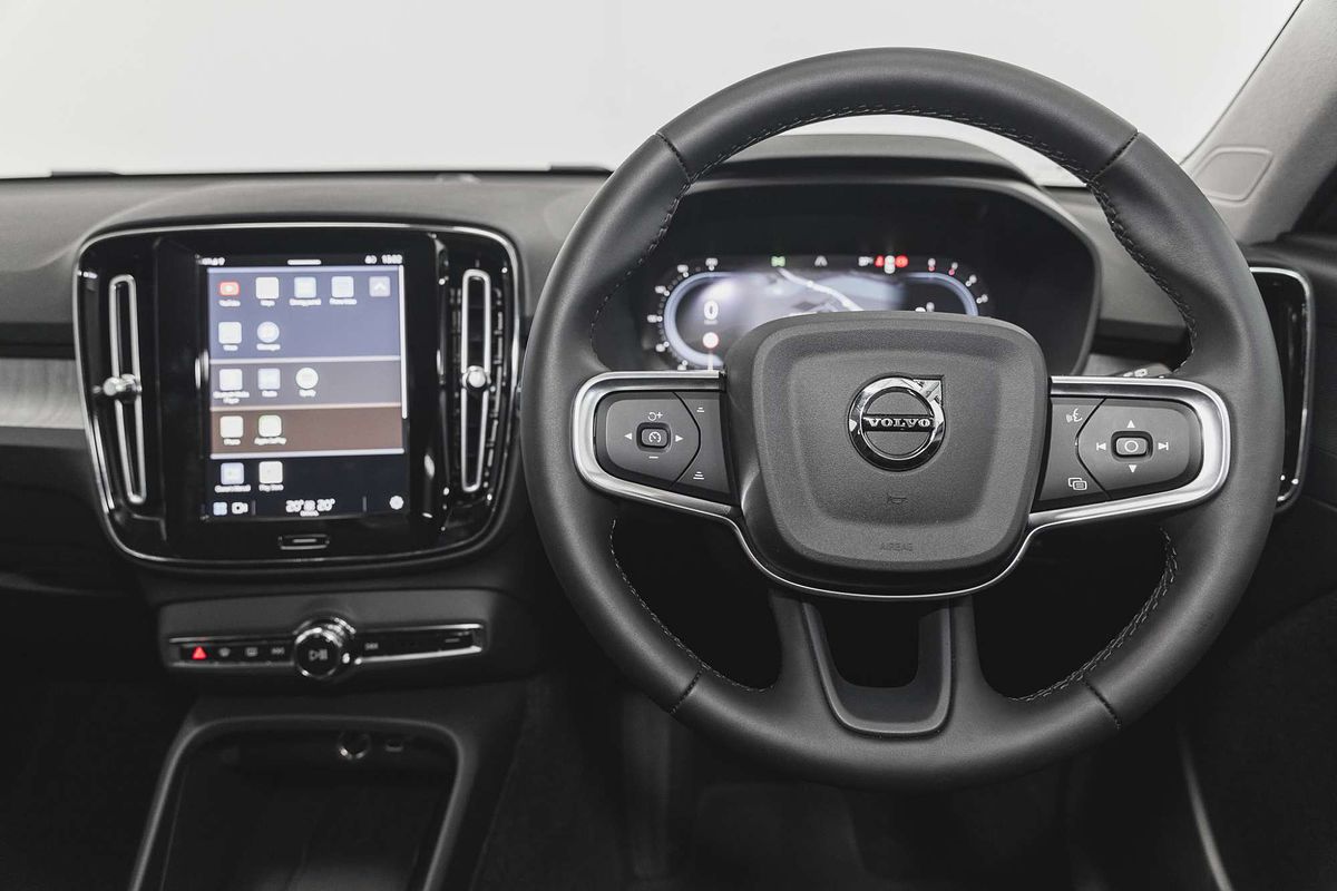 2023 Volvo XC40 Ultimate B4 Bright