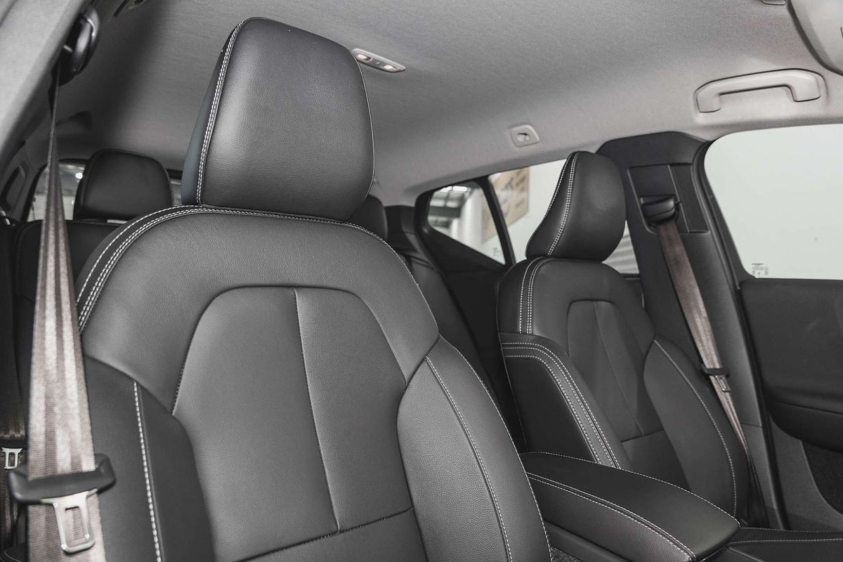 2023 Volvo XC40 Ultimate B4 Bright