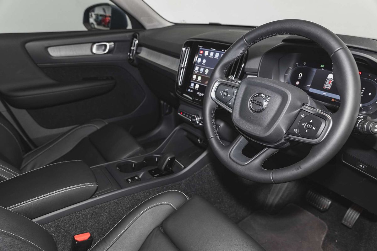 2023 Volvo XC40 Ultimate B4 Bright