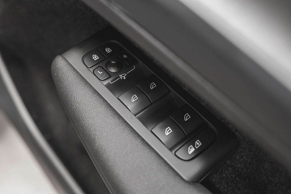 2023 Volvo XC40 Ultimate B4 Bright