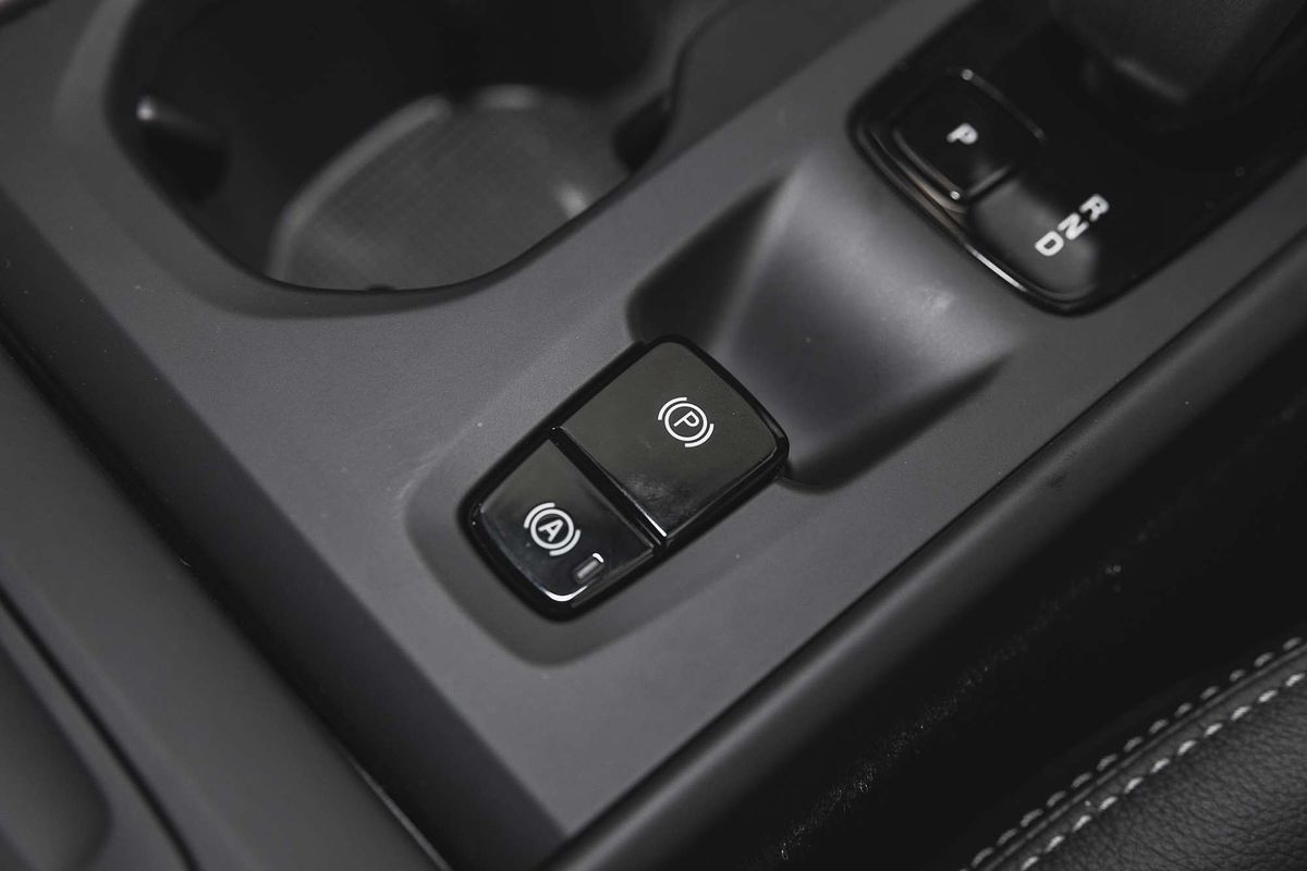 2023 Volvo XC40 Ultimate B4 Bright