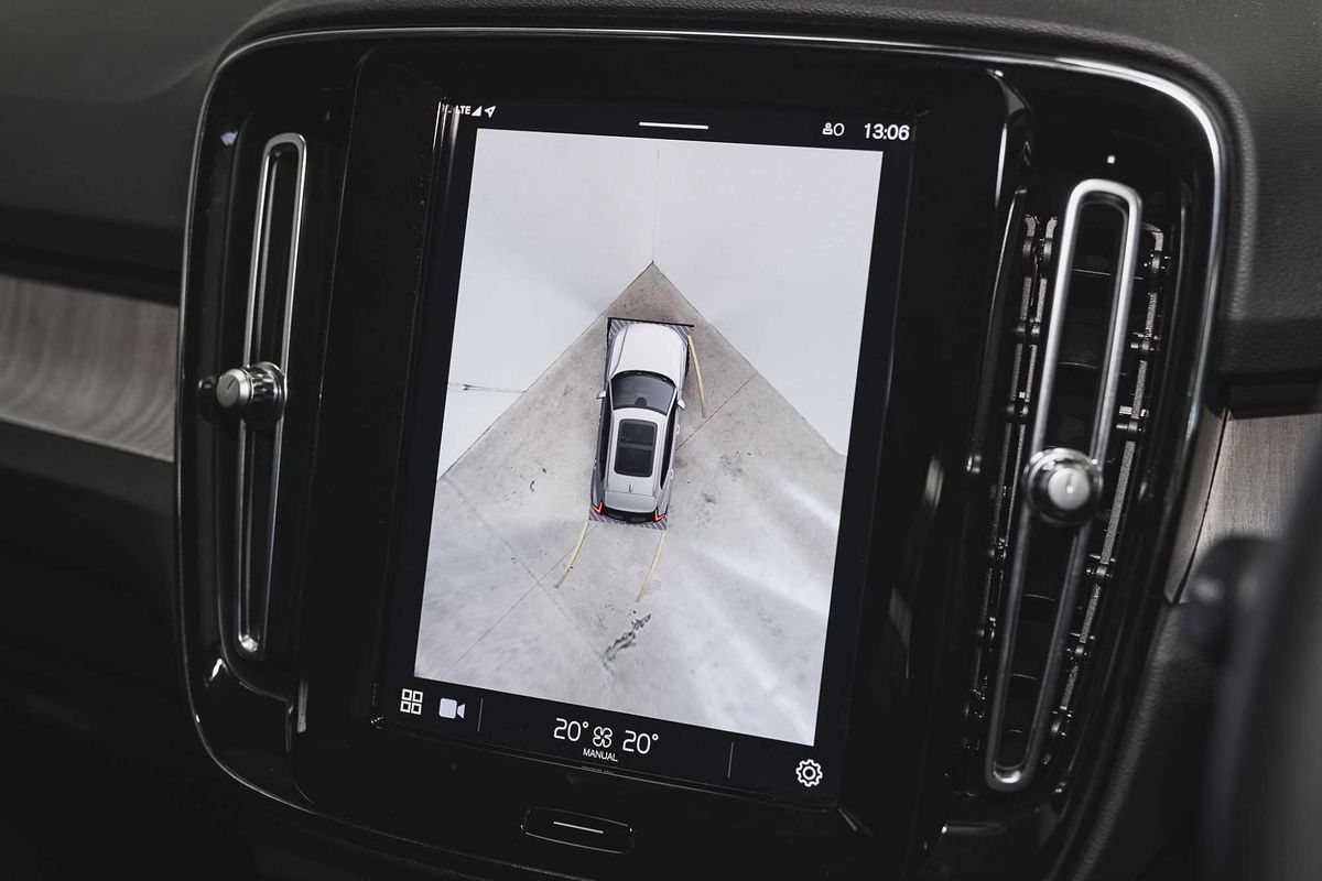 2023 Volvo XC40 Ultimate B4 Bright