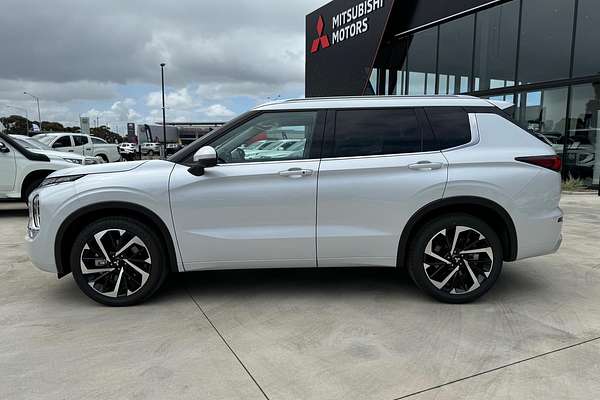 2024 Mitsubishi Outlander Exceed ZM