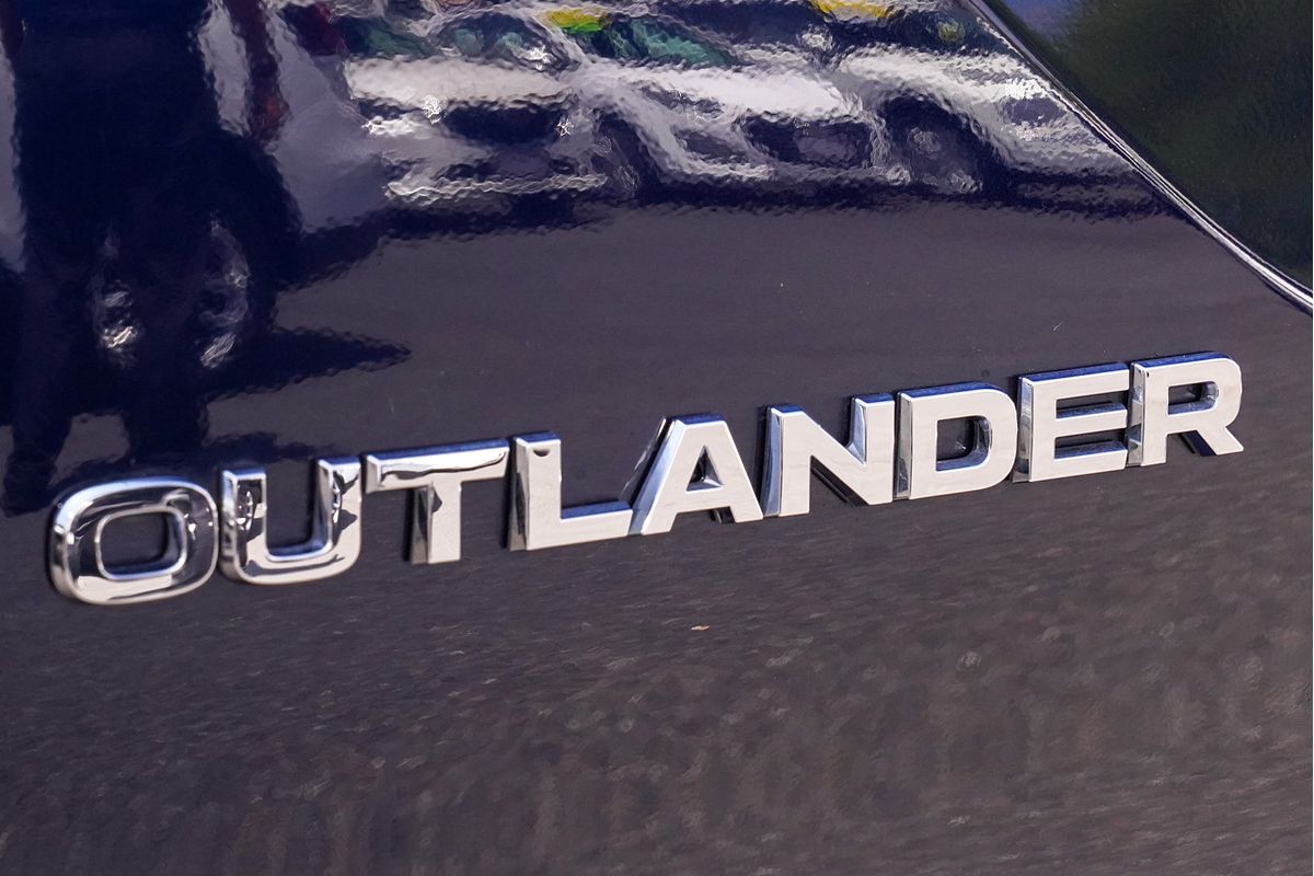 2023 Mitsubishi Outlander LS ZM