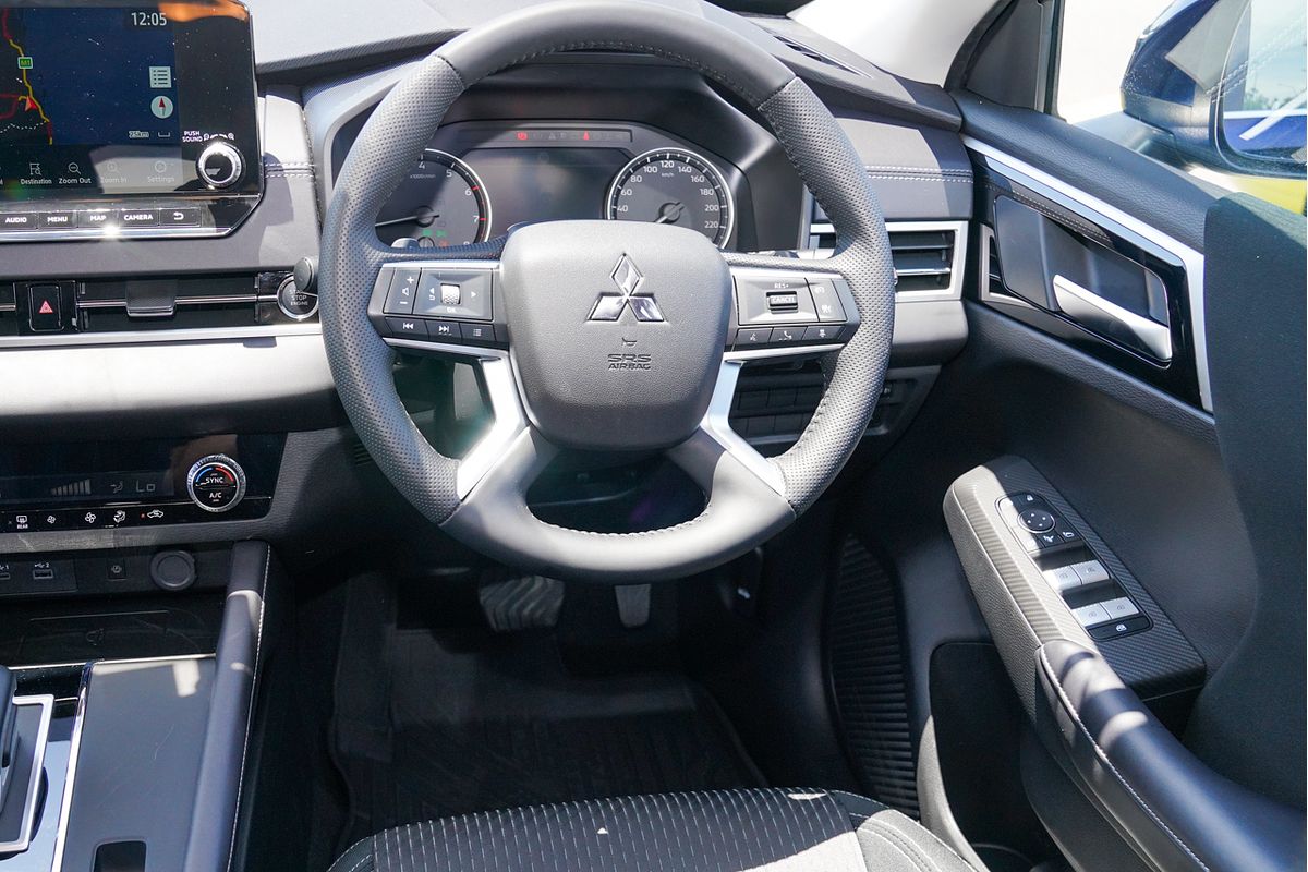 2023 Mitsubishi Outlander LS ZM
